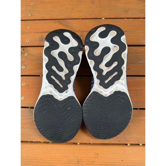 Nike React Phantom Run Flyknit2 - Women's Size 9 - Oreo Black White CJ0820-002 - Picture 5 of 10